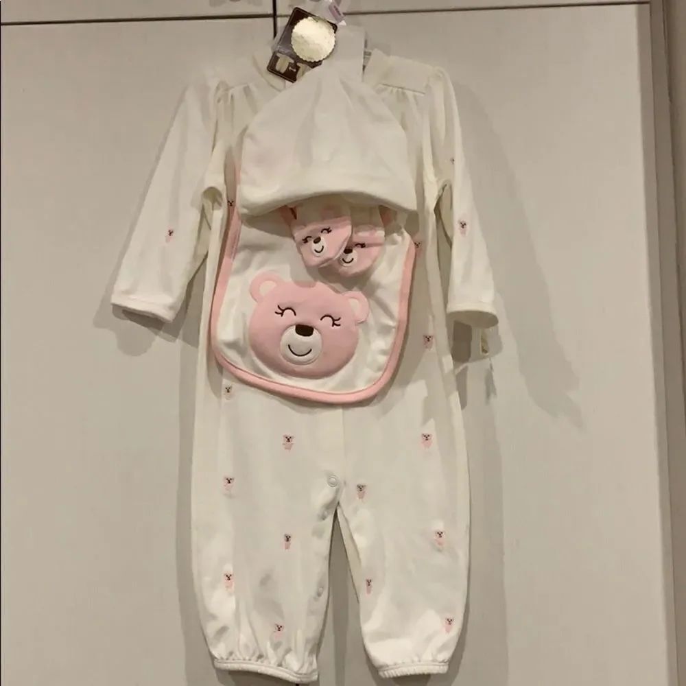 🎉1 hr Sale 🎉Carters baby girl set🎉